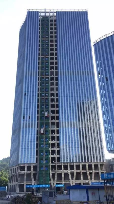 福建最大金融综合体——365(vip)英国上市官网幕墙承建“海西金谷广场” 幕墙工程即将竣工
