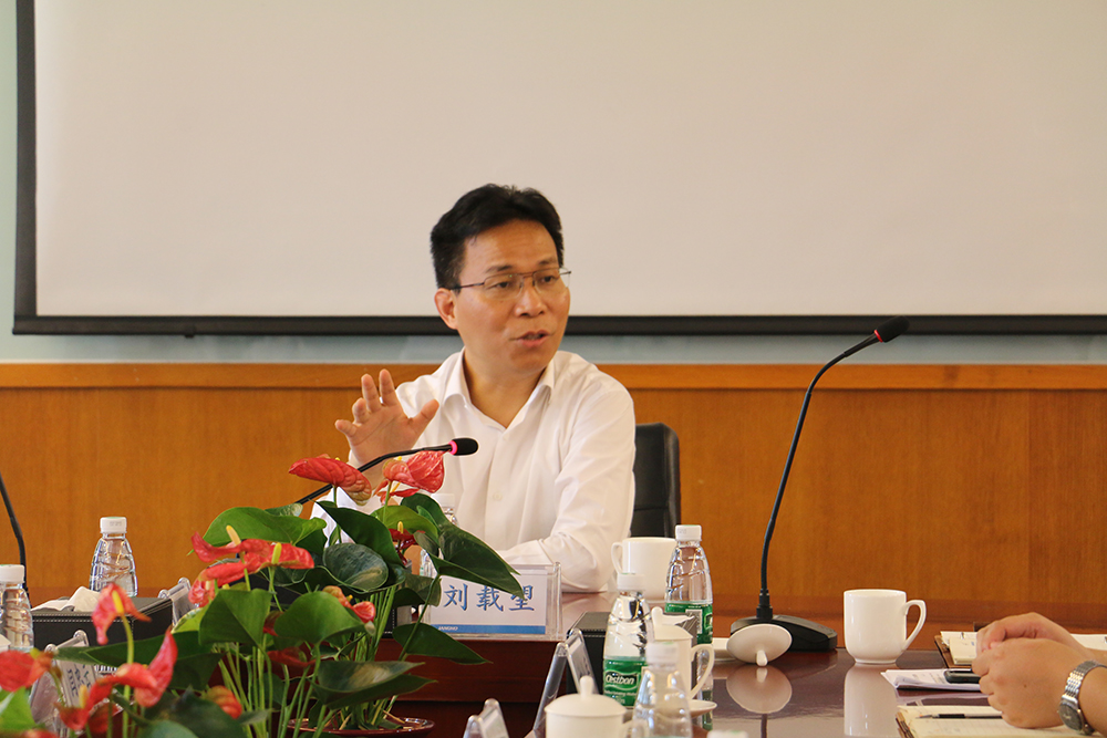 集团董事长刘载望先生莅临广州365(vip)英国上市官网幕墙指导工作并主持召开干部座谈会
